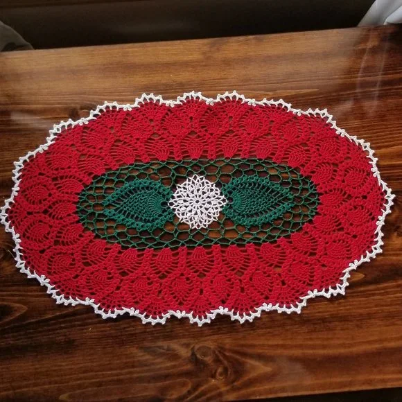 Vintage Style New Hand Crafted Pineapple Doily, Christmas colors 25 1/2" x 15" - Picture 2 of 6